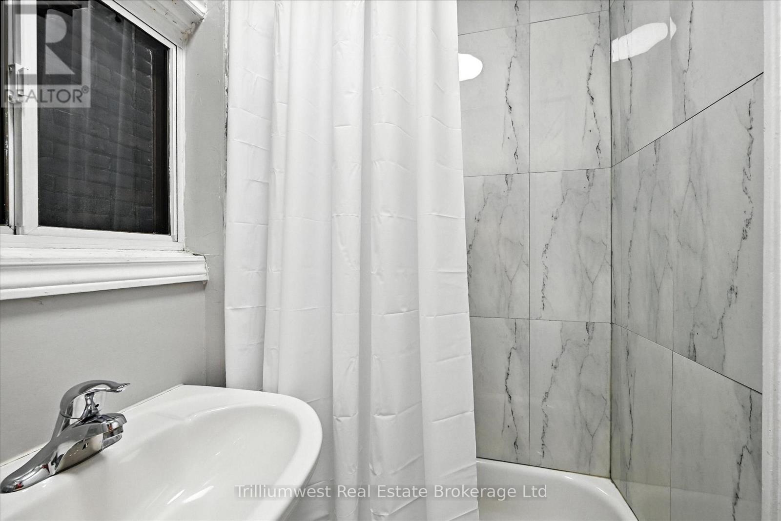 4 Madison Avenue, Hamilton, Ontario  L8L 5Y3 - Photo 17 - X12470317