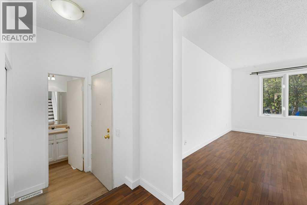 130 Pineset Place Ne, Calgary, Alberta  T1Y 2Y1 - Photo 5 - A2265142