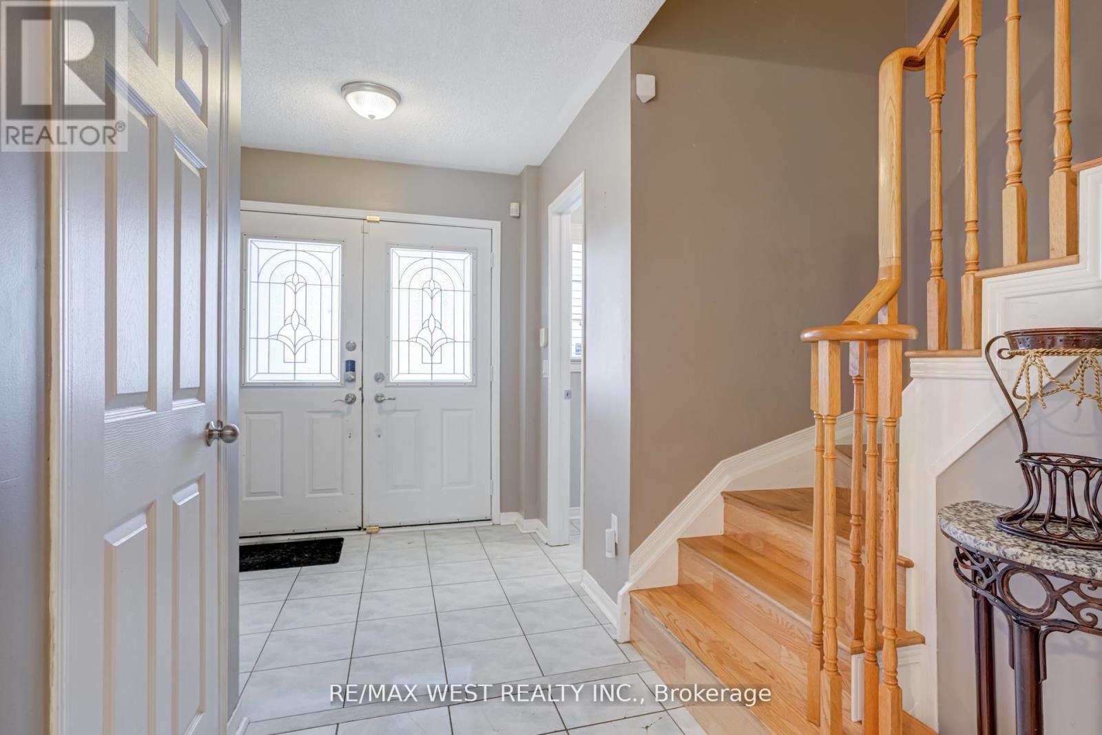 6 Mccreary Trail, Caledon, Ontario  L7E 2C8 - Photo 2 - W12470277