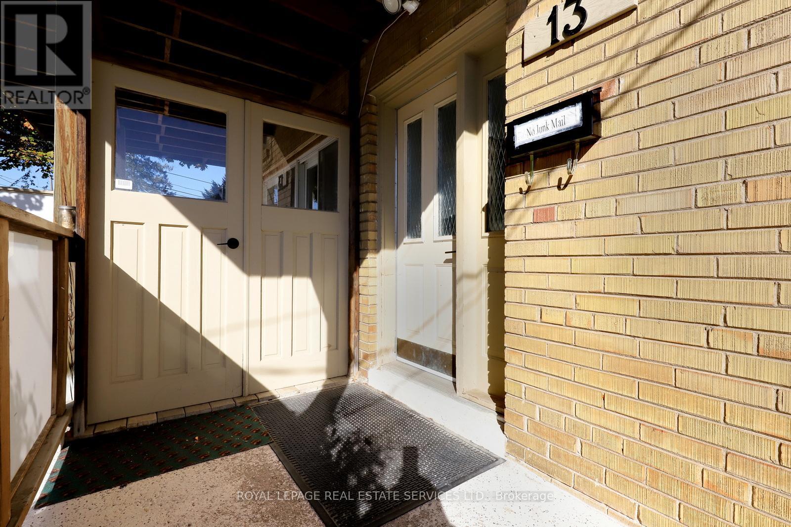 Main Floor - 13 Benson Avenue, Mississauga, Ontario  L5H 2P3 - Photo 2 - W12470279