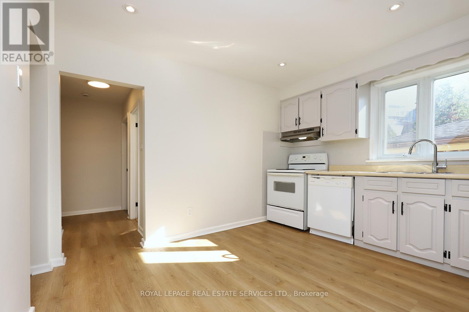 Main Floor - 13 Benson Avenue, Mississauga, Ontario  L5H 2P3 - Photo 9 - W12470279