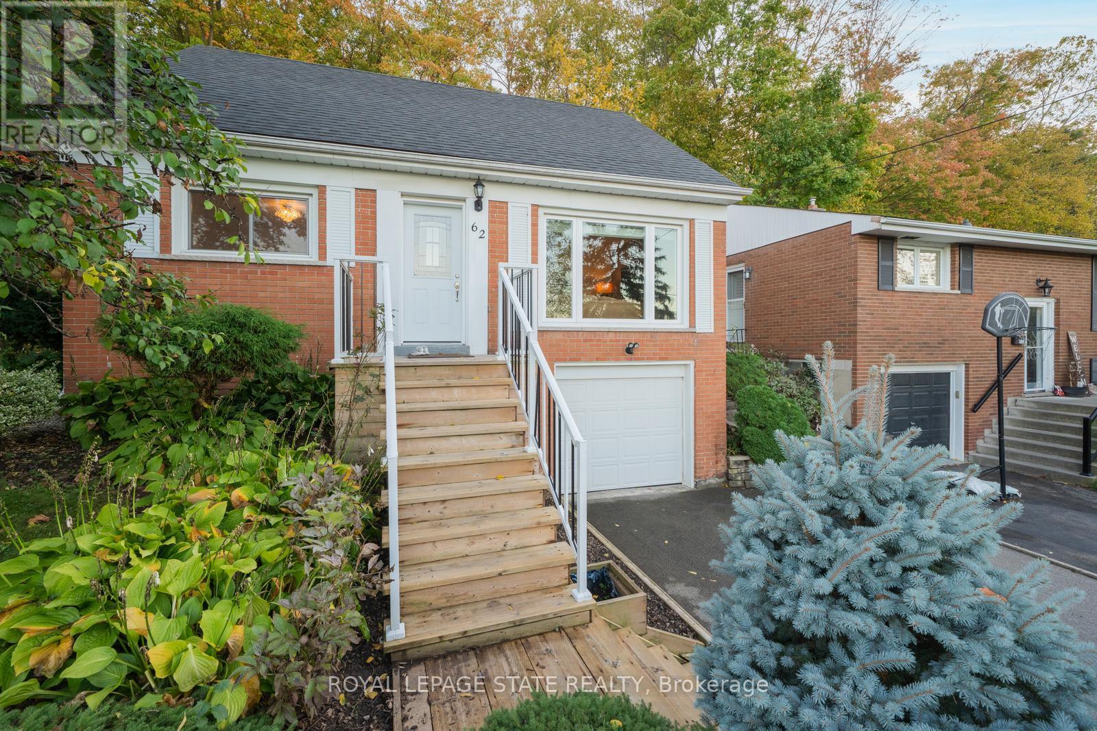 62 Brentwood Drive, Hamilton, Ontario  L8T 3V8 - Photo 5 - X12470269