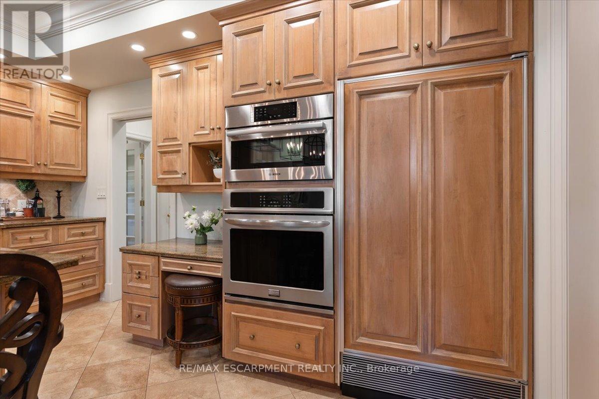 90 Ridge Road W, Grimsby, Ontario  L3M 4E7 - Photo 13 - X12470273