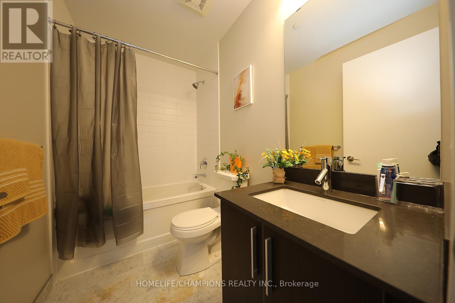Th10 - 20 Bruyeres Mews, Toronto, Ontario  M5V 0G8 - Photo 15 - C12470315