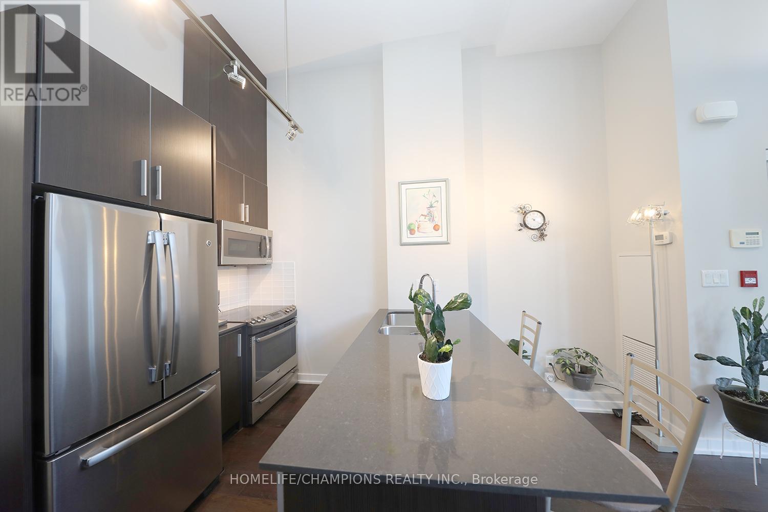 Th10 - 20 Bruyeres Mews, Toronto, Ontario  M5V 0G8 - Photo 5 - C12470315