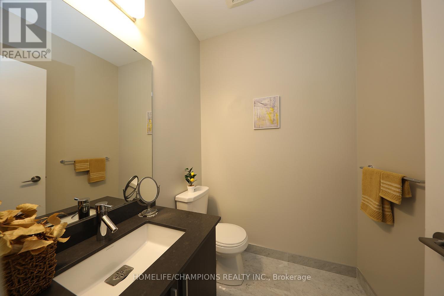 Th10 - 20 Bruyeres Mews, Toronto, Ontario  M5V 0G8 - Photo 6 - C12470315