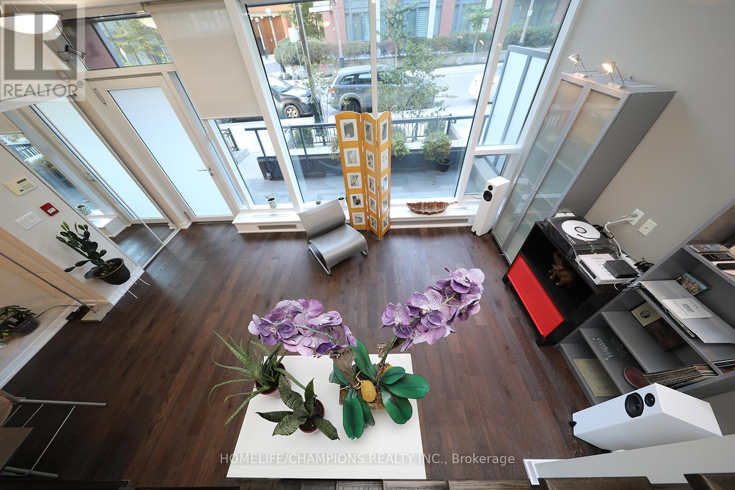 Th10 - 20 Bruyeres Mews, Toronto, Ontario  M5V 0G8 - Photo 9 - C12470315