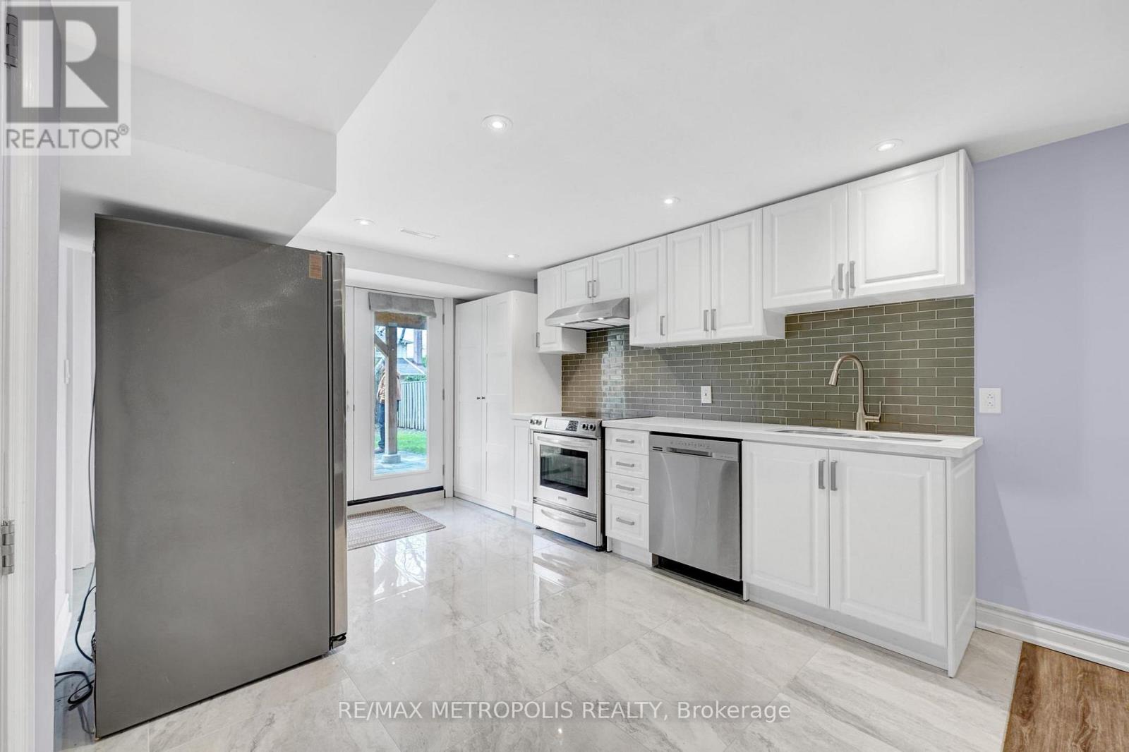 Bsmt - 57 Calder Crescent, Whitby, Ontario  L1N 6M2 - Photo 17 - E12468926
