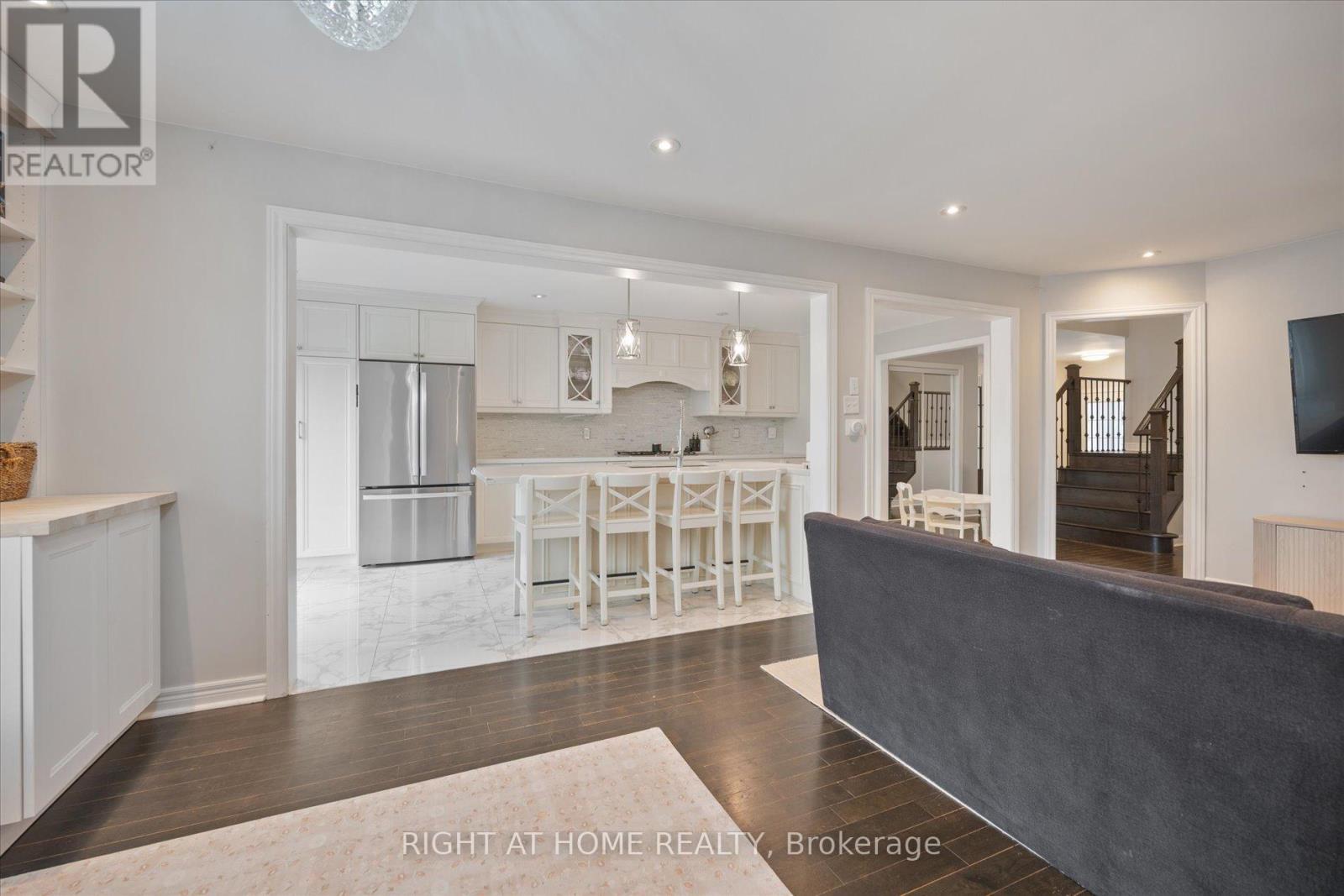 58 Lindenshire Avenue, Vaughan, Ontario  L6A 4A6 - Photo 7 - N12466526