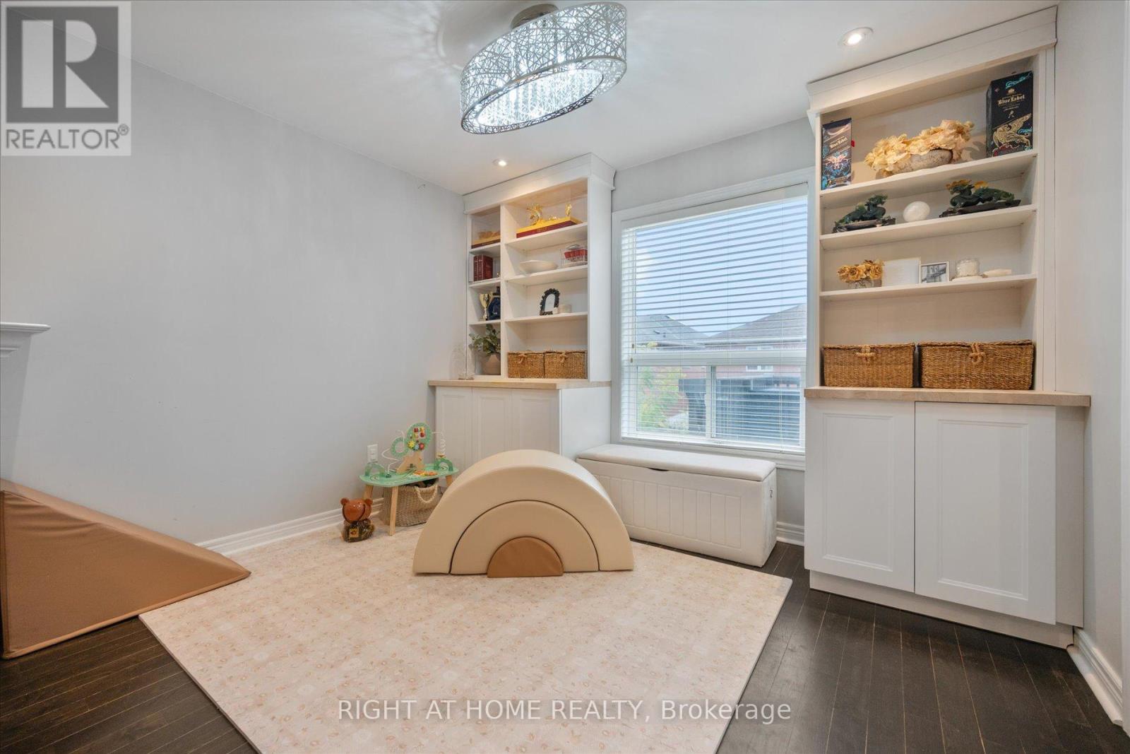 58 Lindenshire Avenue, Vaughan, Ontario  L6A 4A6 - Photo 5 - N12466526