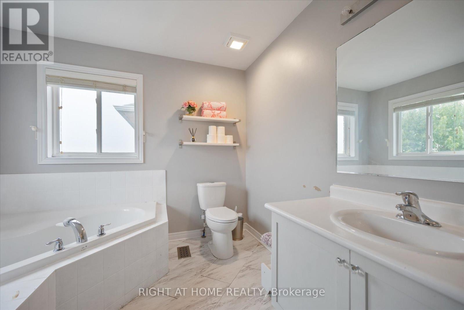 58 Lindenshire Avenue, Vaughan, Ontario  L6A 4A6 - Photo 14 - N12466526