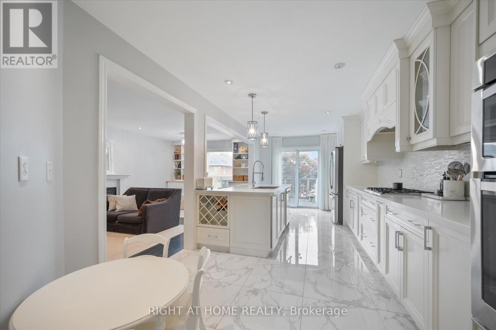58 Lindenshire Avenue, Vaughan, Ontario  L6A 4A6 - Photo 9 - N12466526