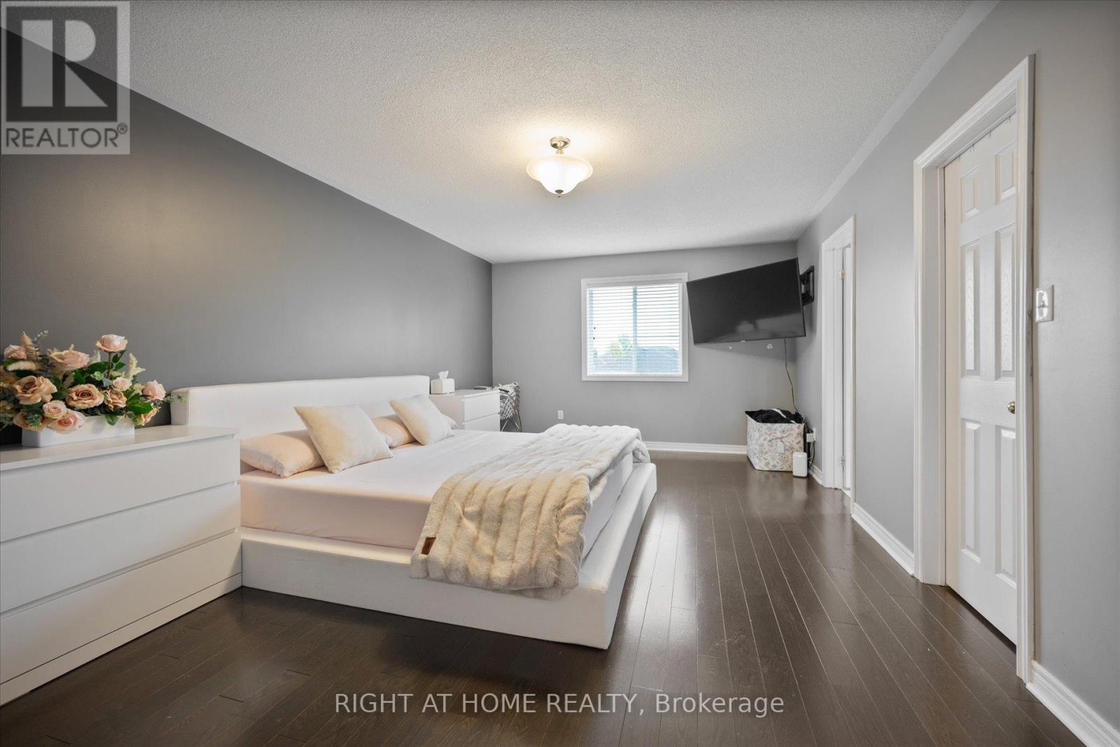 58 Lindenshire Avenue, Vaughan, Ontario  L6A 4A6 - Photo 13 - N12466526