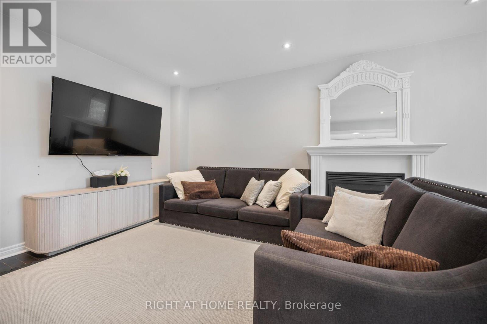 58 Lindenshire Avenue, Vaughan, Ontario  L6A 4A6 - Photo 4 - N12466526