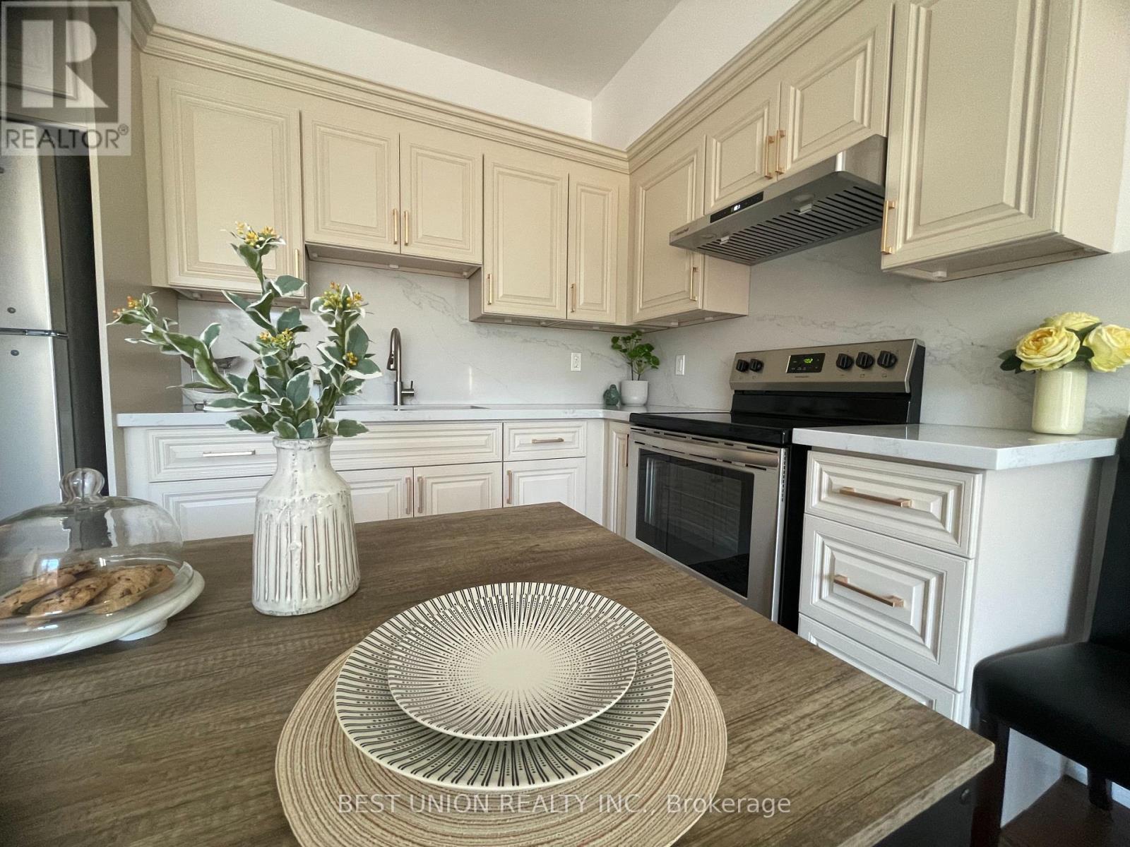 Lower - 17 Persica Street, Richmond Hill, Ontario  L4E 2T3 - Photo 3 - N12470289