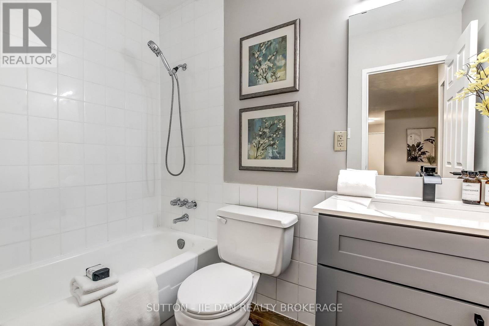 11 - 635 Wonderland Road S, London South (South M), Ontario  N6K 1M1 - Photo 10 - X12470340