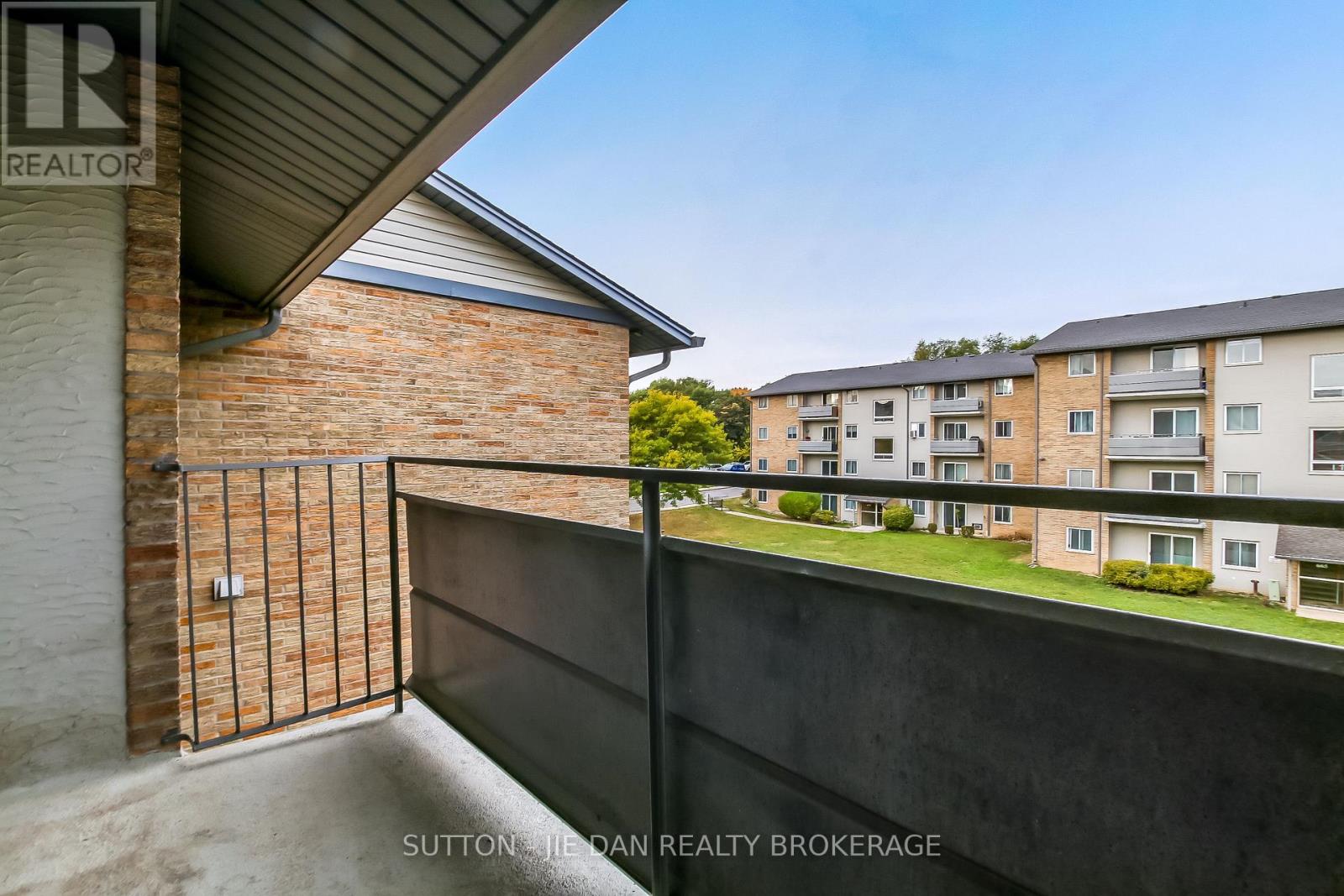 11 - 635 Wonderland Road S, London South (South M), Ontario  N6K 1M1 - Photo 11 - X12470340