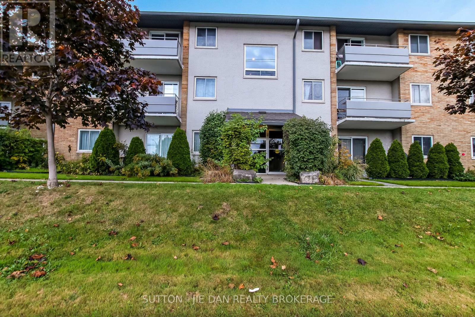 11 - 635 Wonderland Road S, London South (South M), Ontario  N6K 1M1 - Photo 12 - X12470340