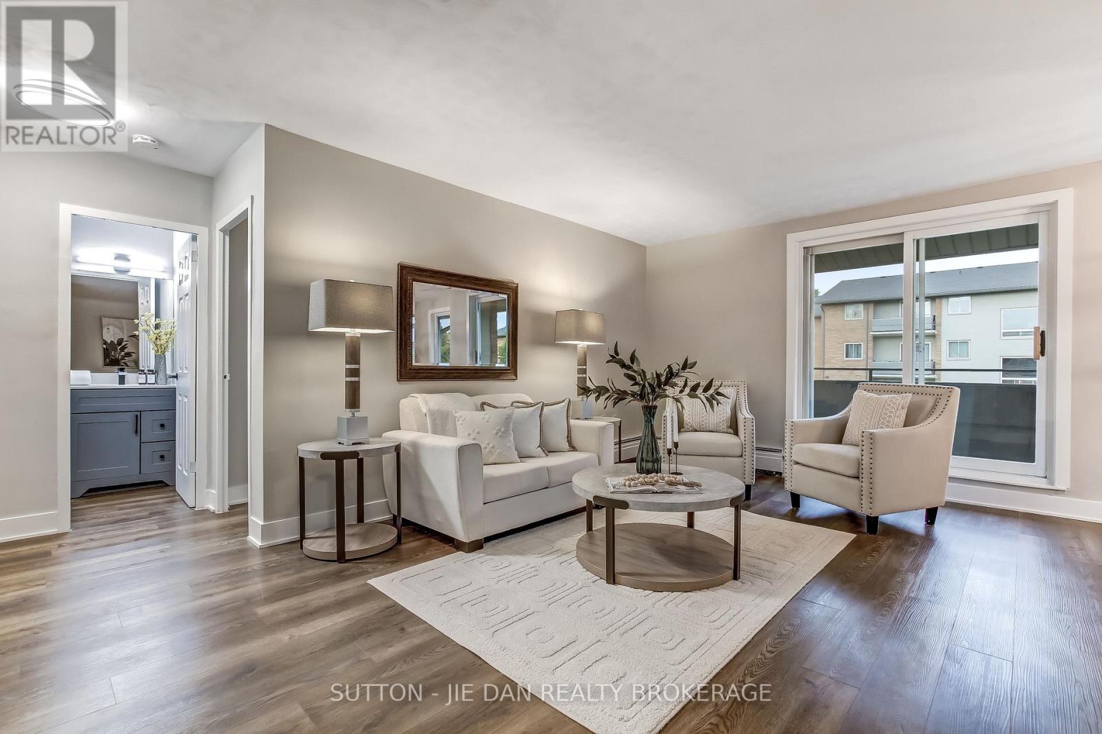 11 - 635 Wonderland Road S, London South (South M), Ontario  N6K 1M1 - Photo 2 - X12470340