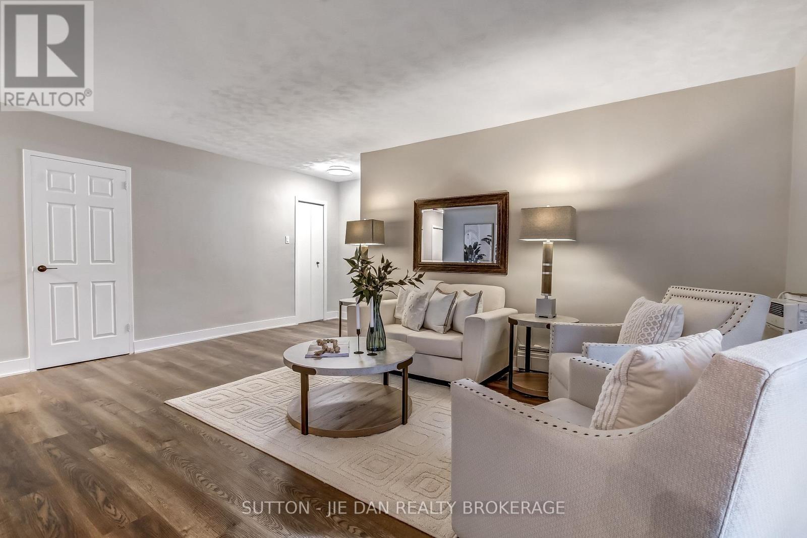 11 - 635 Wonderland Road S, London South (South M), Ontario  N6K 1M1 - Photo 4 - X12470340