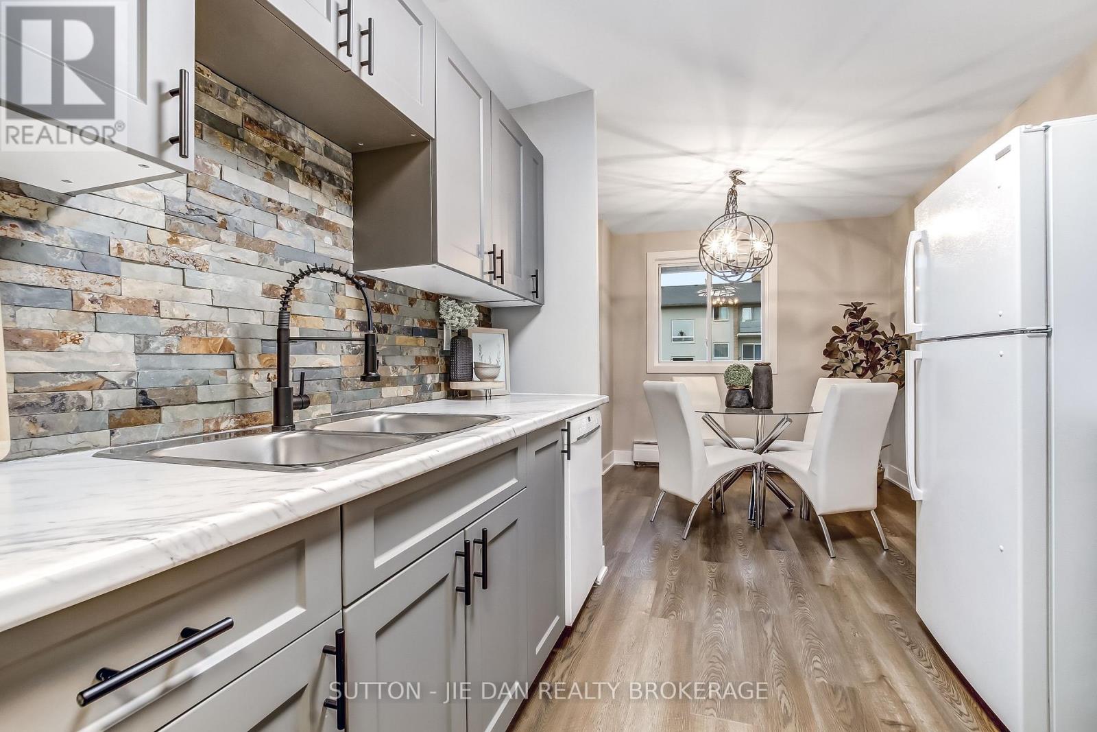 11 - 635 Wonderland Road S, London South (South M), Ontario  N6K 1M1 - Photo 5 - X12470340