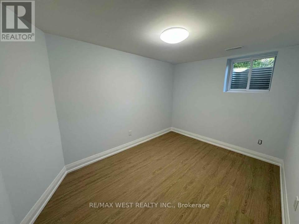 2401 Hemlock Court, Basement, Burlington, Ontario  L7M 1X7 - Photo 10 - W12470284
