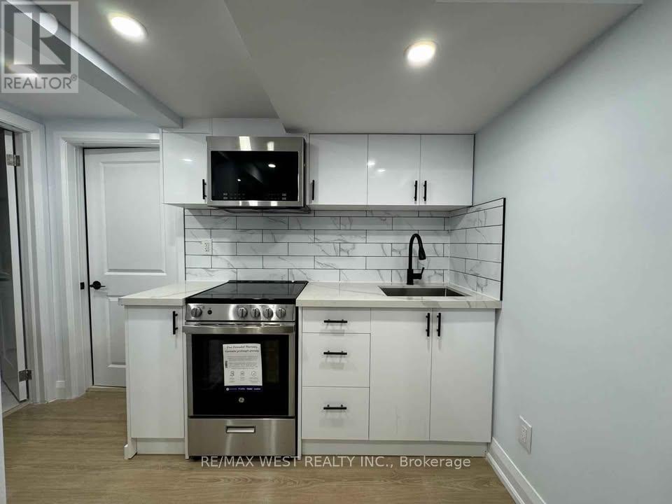 2401 Hemlock Court, Basement, Burlington, Ontario  L7M 1X7 - Photo 3 - W12470284