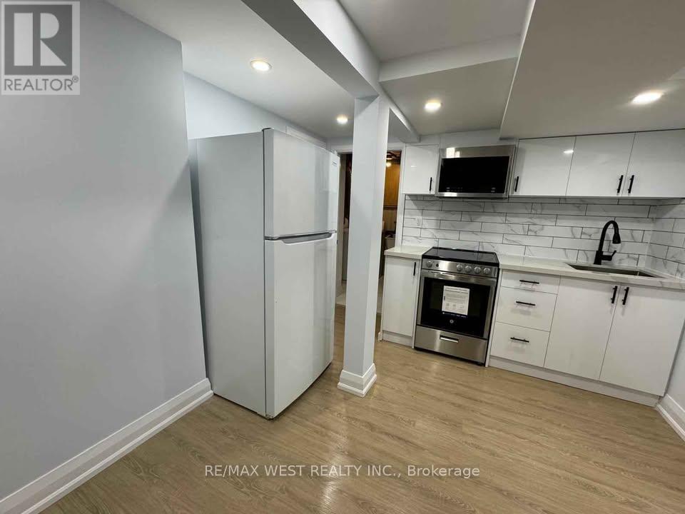 2401 Hemlock Court, Basement, Burlington, Ontario  L7M 1X7 - Photo 5 - W12470284