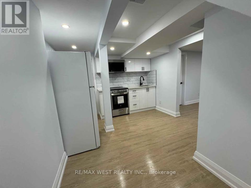 2401 Hemlock Court, Basement, Burlington, Ontario  L7M 1X7 - Photo 6 - W12470284