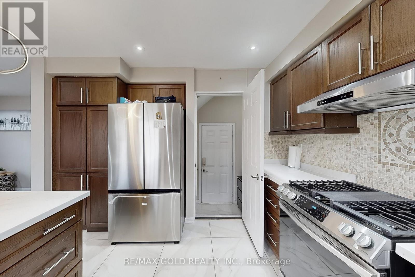 933 Raftis Crescent, Milton, Ontario  L9T 6Z1 - Photo 11 - W12470286