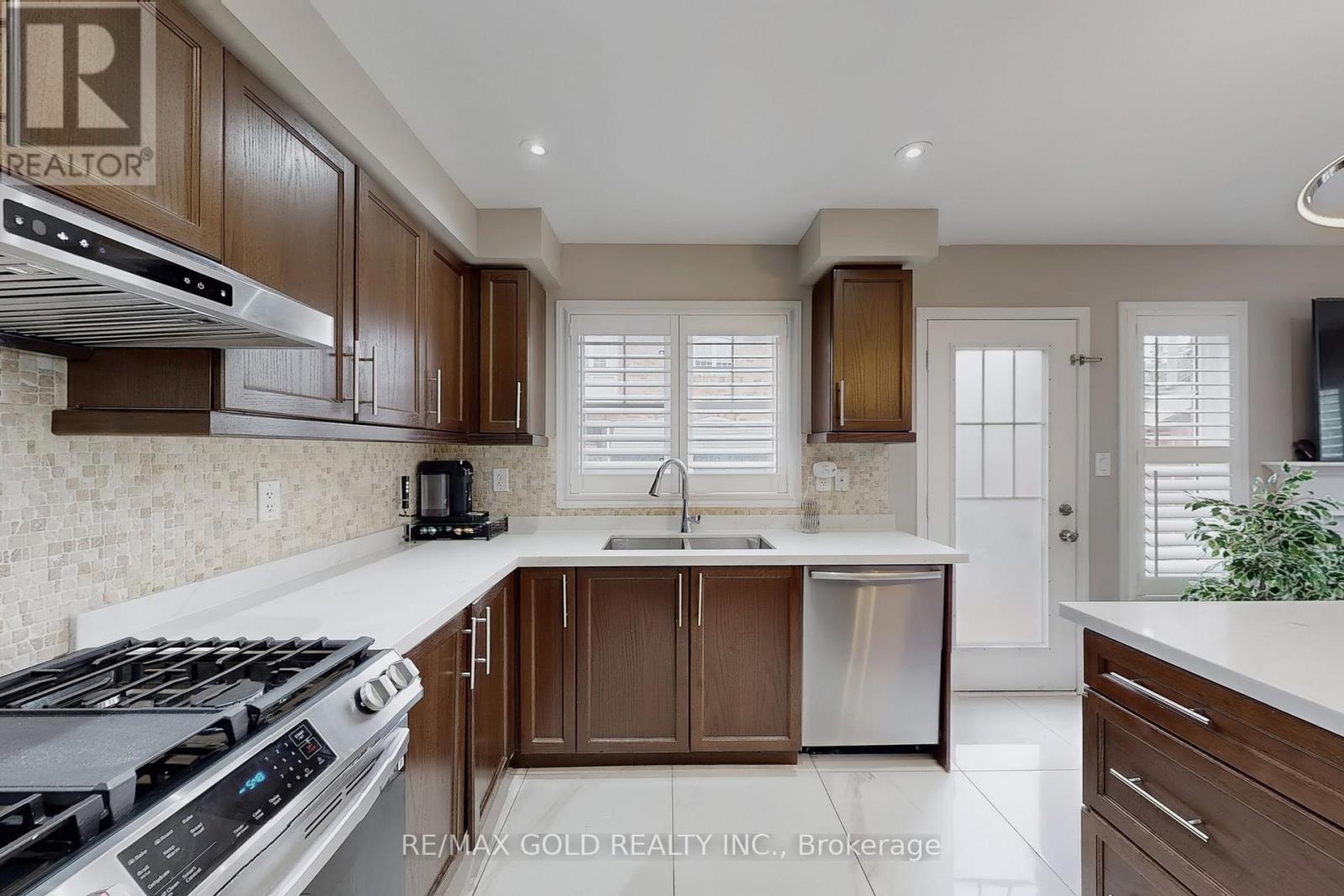 933 Raftis Crescent, Milton, Ontario  L9T 6Z1 - Photo 9 - W12470286