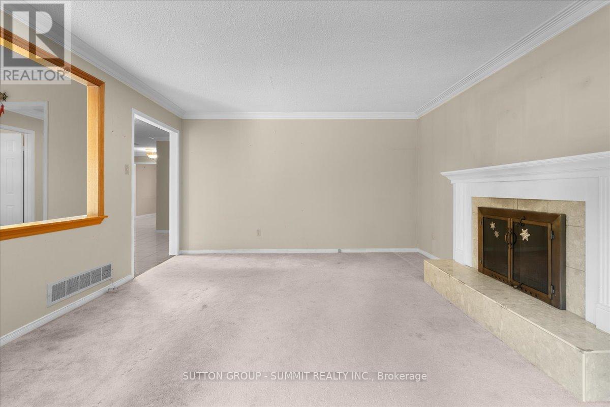 102 Sunforest Drive, Brampton, Ontario  L6Z 4B2 - Photo 17 - W12470292