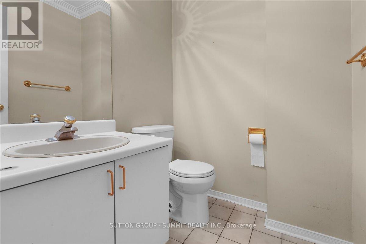 102 Sunforest Drive, Brampton, Ontario  L6Z 4B2 - Photo 18 - W12470292