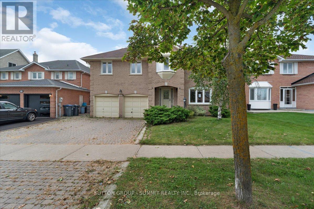 102 Sunforest Drive, Brampton, Ontario  L6Z 4B2 - Photo 2 - W12470292