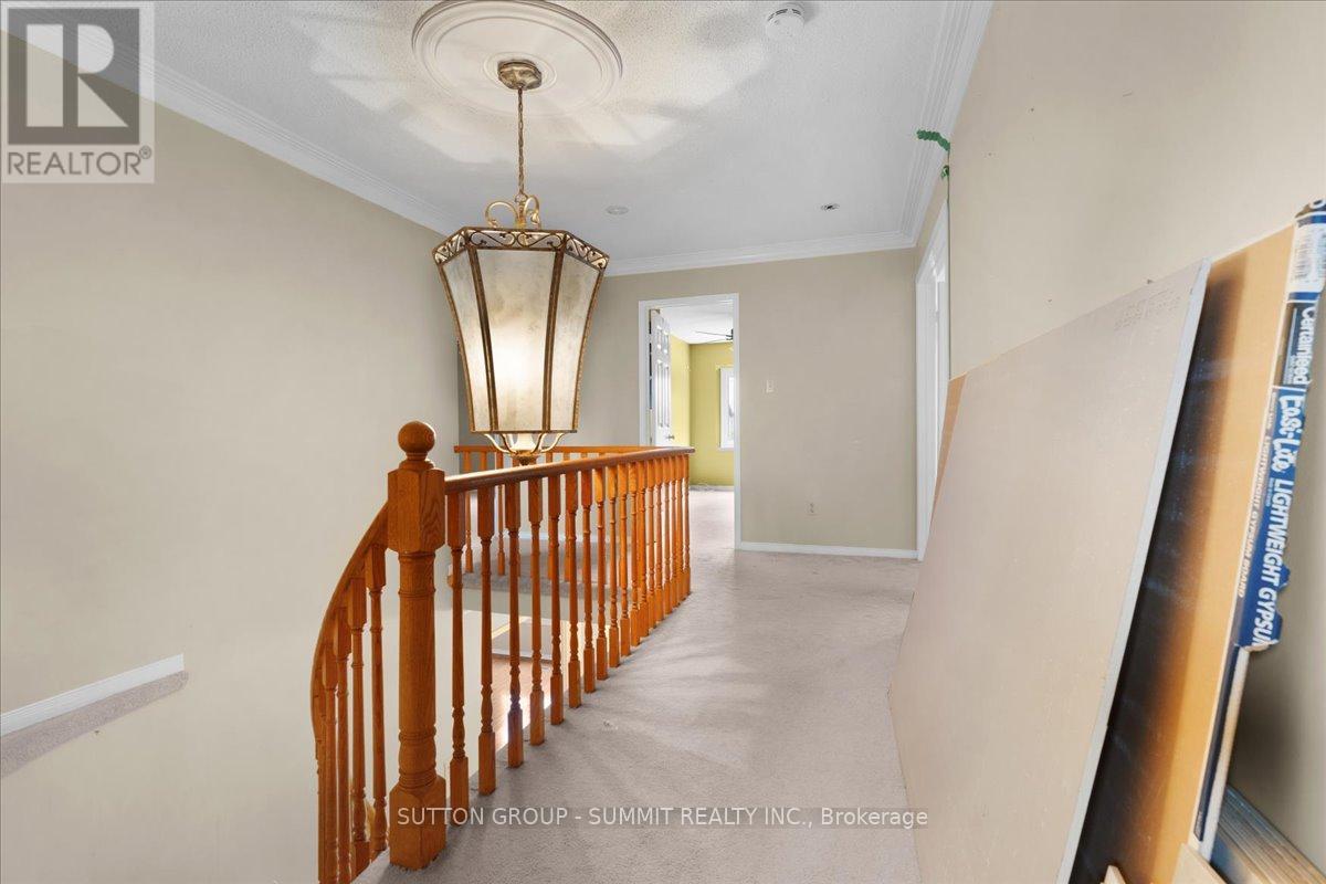 102 Sunforest Drive, Brampton, Ontario  L6Z 4B2 - Photo 21 - W12470292