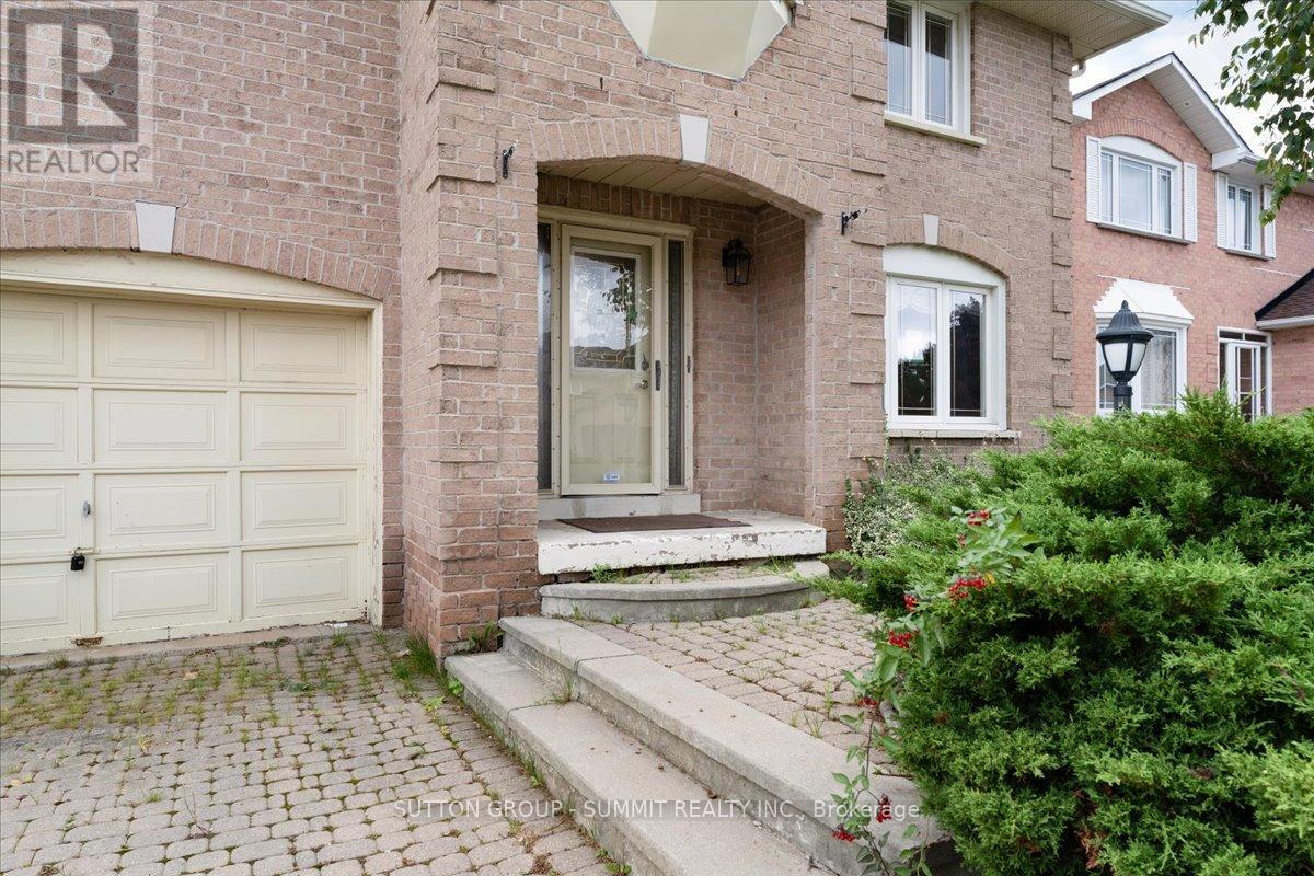 102 Sunforest Drive, Brampton, Ontario  L6Z 4B2 - Photo 3 - W12470292
