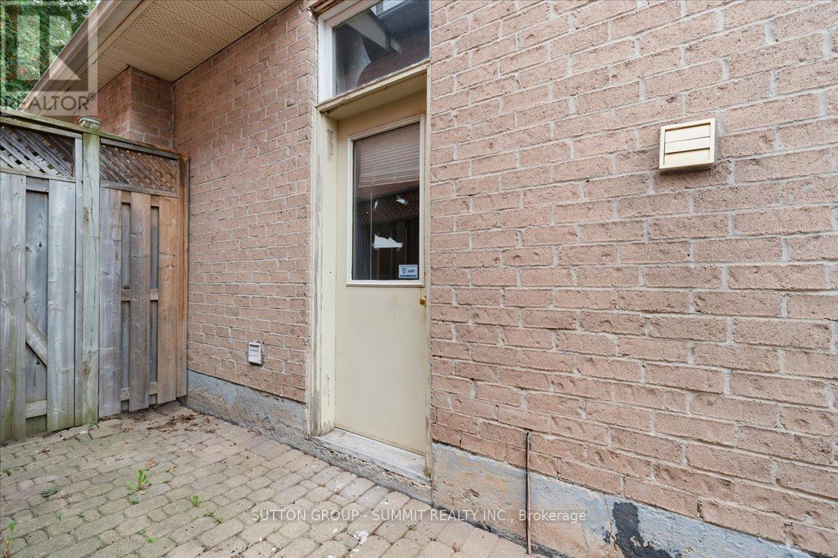 102 Sunforest Drive, Brampton, Ontario  L6Z 4B2 - Photo 34 - W12470292