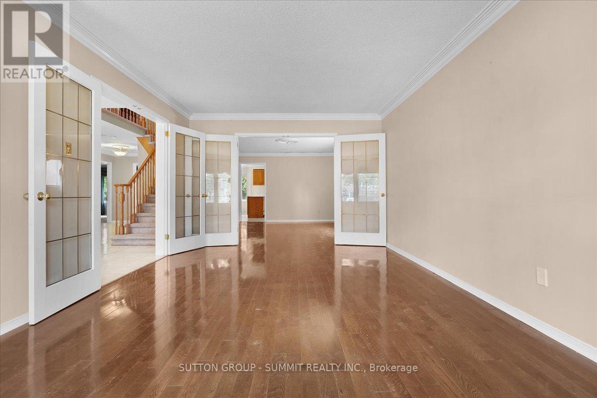 102 Sunforest Drive, Brampton, Ontario  L6Z 4B2 - Photo 7 - W12470292