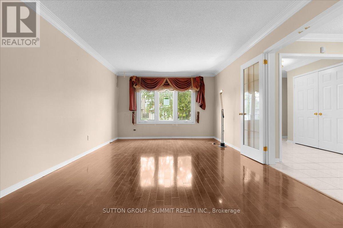 102 Sunforest Drive, Brampton, Ontario  L6Z 4B2 - Photo 8 - W12470292