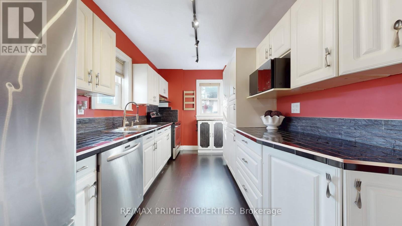 664 Durie Street, Toronto (Runnymede-Bloor West Village), Ontario  M6S 3H3 - Photo 7 - W12470298
