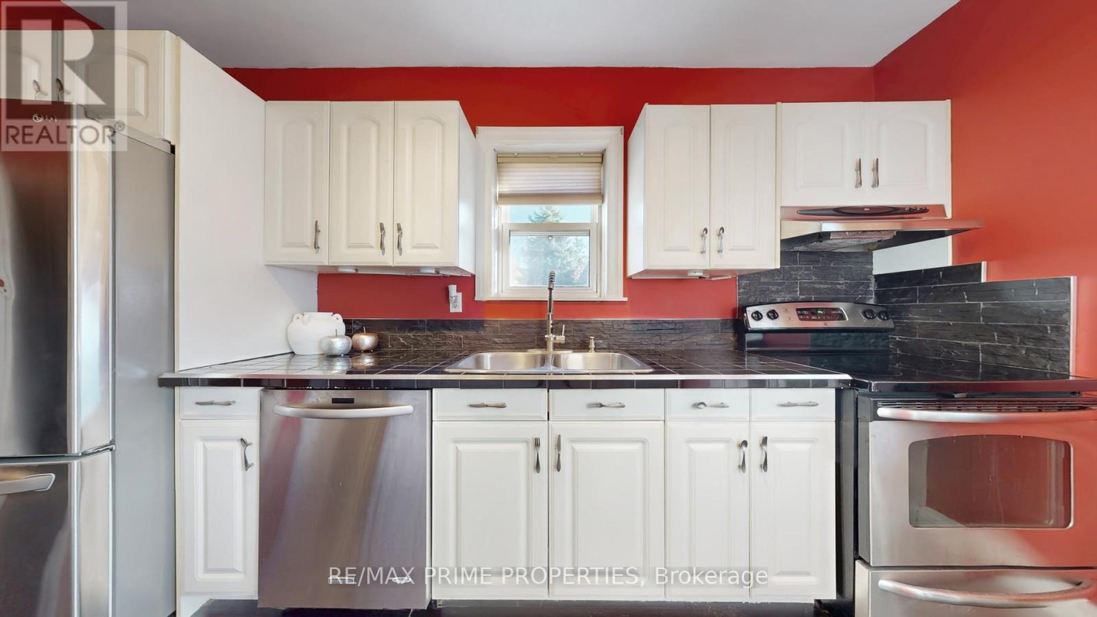 664 Durie Street, Toronto (Runnymede-Bloor West Village), Ontario  M6S 3H3 - Photo 8 - W12470298