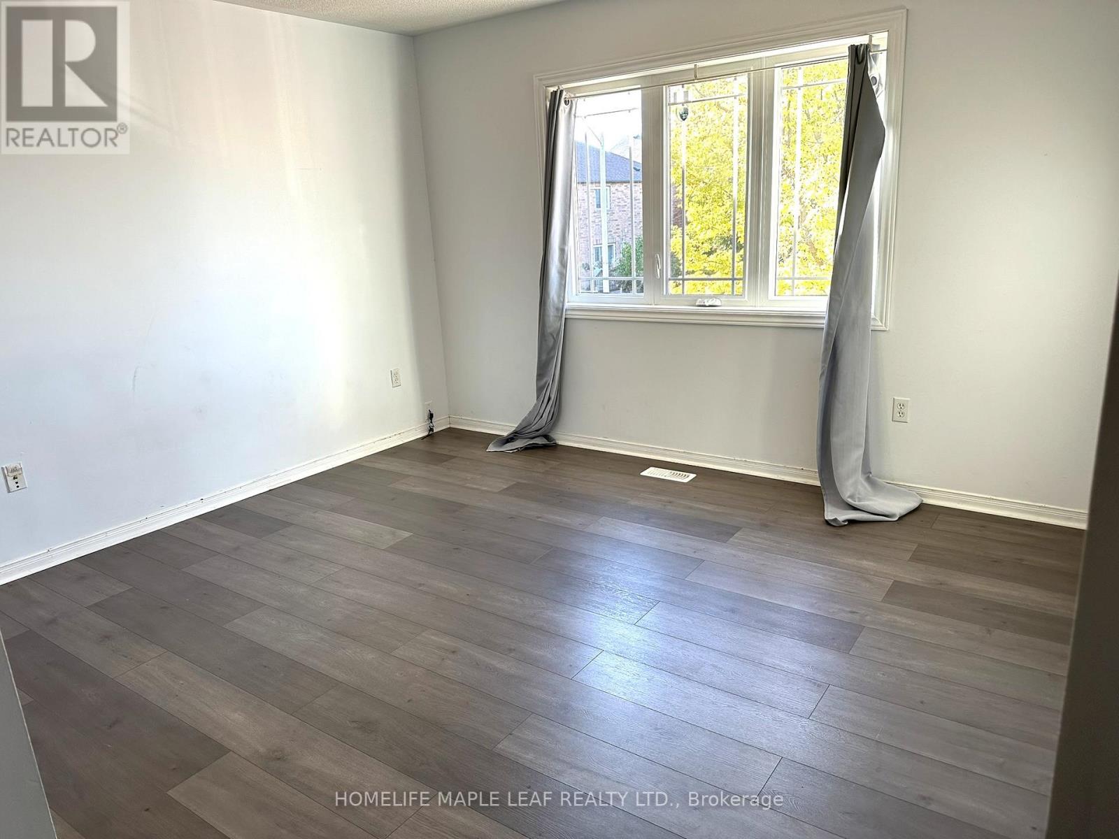 72 Four Seasons Circle, Brampton, Ontario  L7A 2A7 - Photo 16 - W12470303