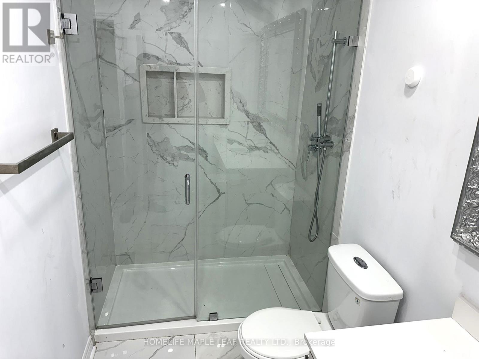 72 Four Seasons Circle, Brampton, Ontario  L7A 2A7 - Photo 23 - W12470303