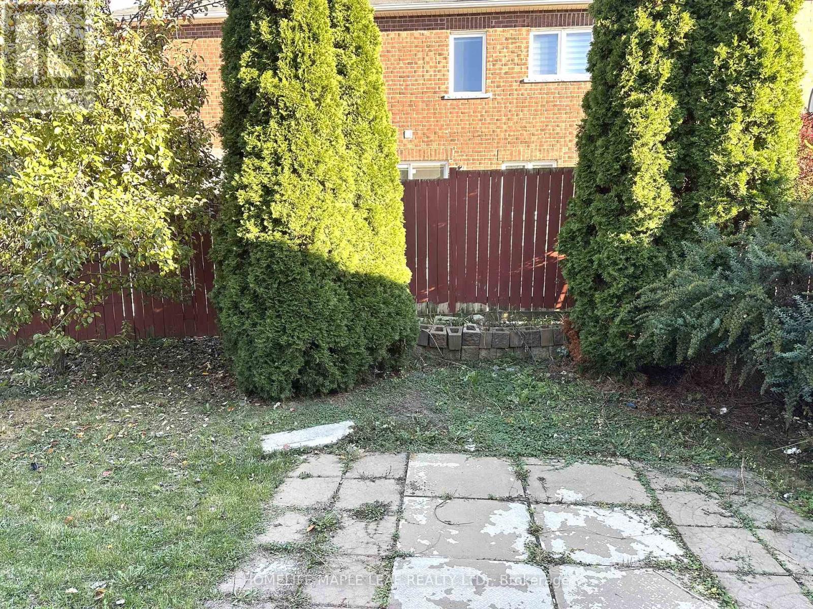72 Four Seasons Circle, Brampton, Ontario  L7A 2A7 - Photo 25 - W12470303