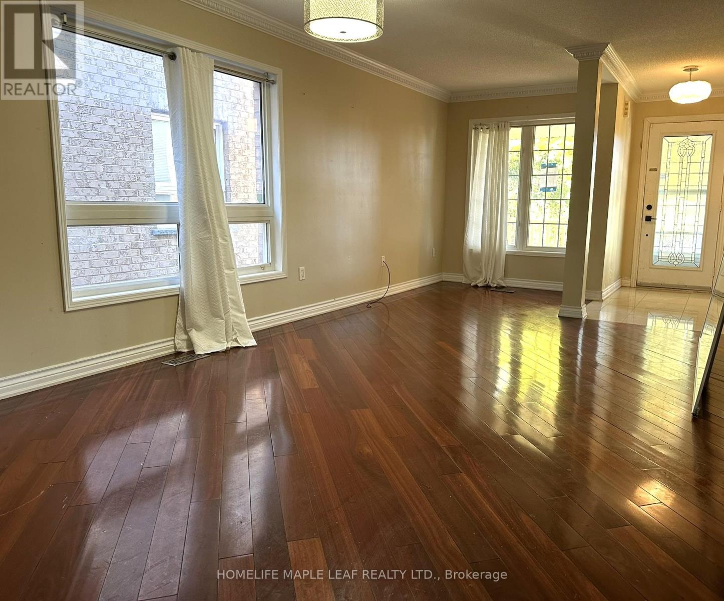 72 Four Seasons Circle, Brampton, Ontario  L7A 2A7 - Photo 6 - W12470303