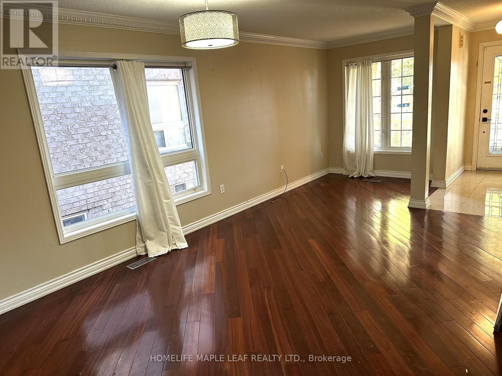 72 Four Seasons Circle, Brampton, Ontario  L7A 2A7 - Photo 7 - W12470303