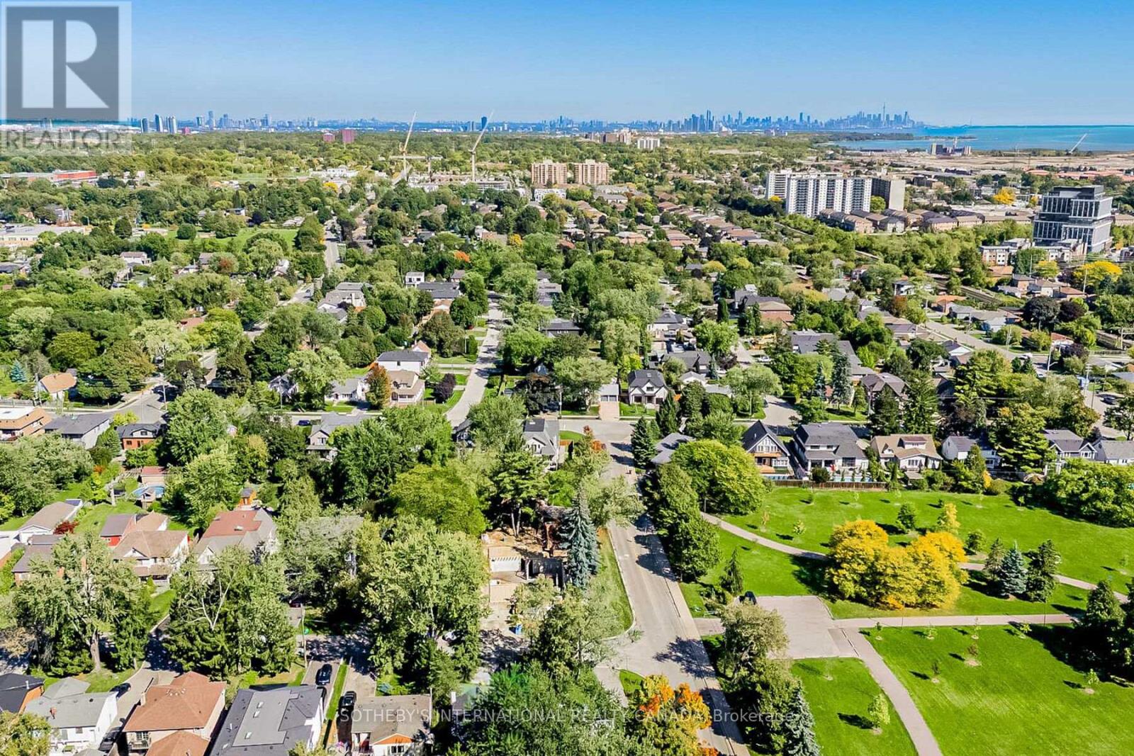 1218 Lakebreeze Drive, Mississauga, Ontario  L5G 3W6 - Photo 11 - W12470311