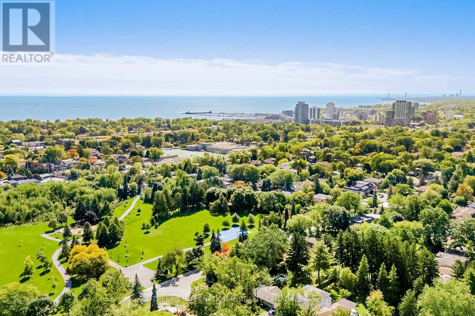 1218 Lakebreeze Drive, Mississauga, Ontario  L5G 3W6 - Photo 14 - W12470311