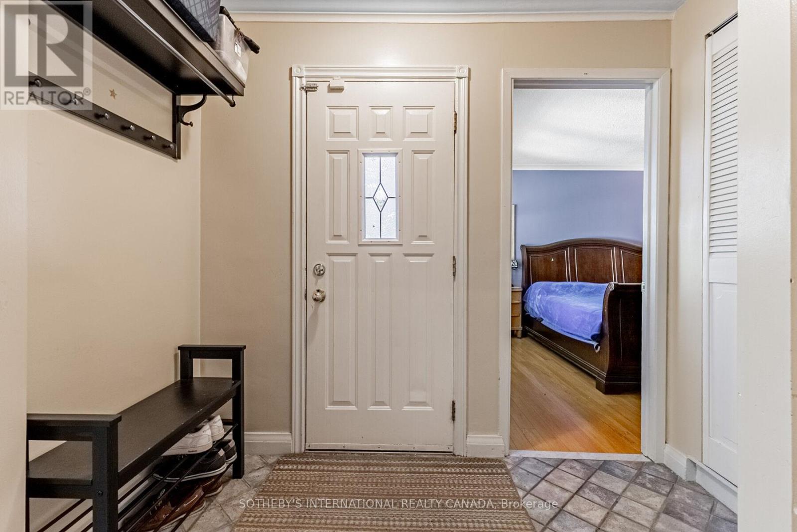 1218 Lakebreeze Drive, Mississauga, Ontario  L5G 3W6 - Photo 15 - W12470311