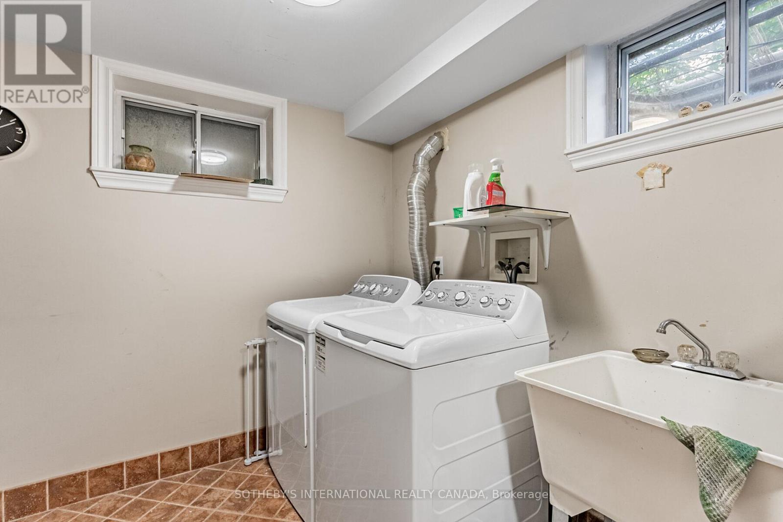 1218 Lakebreeze Drive, Mississauga, Ontario  L5G 3W6 - Photo 28 - W12470311